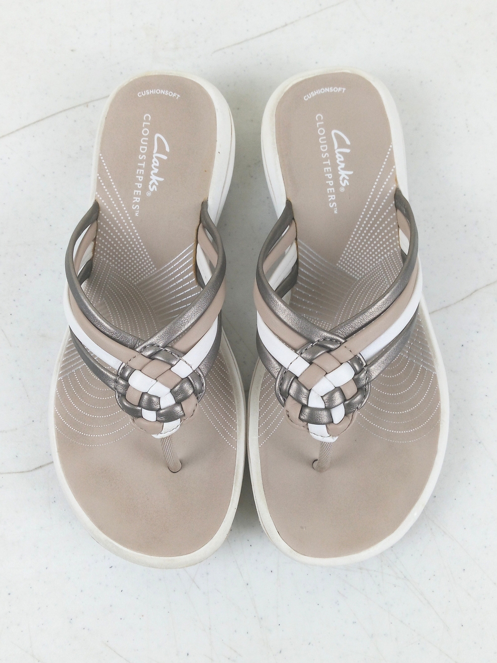 Clarks Women's Beige Metallic Woven Thong Sandals Size 6